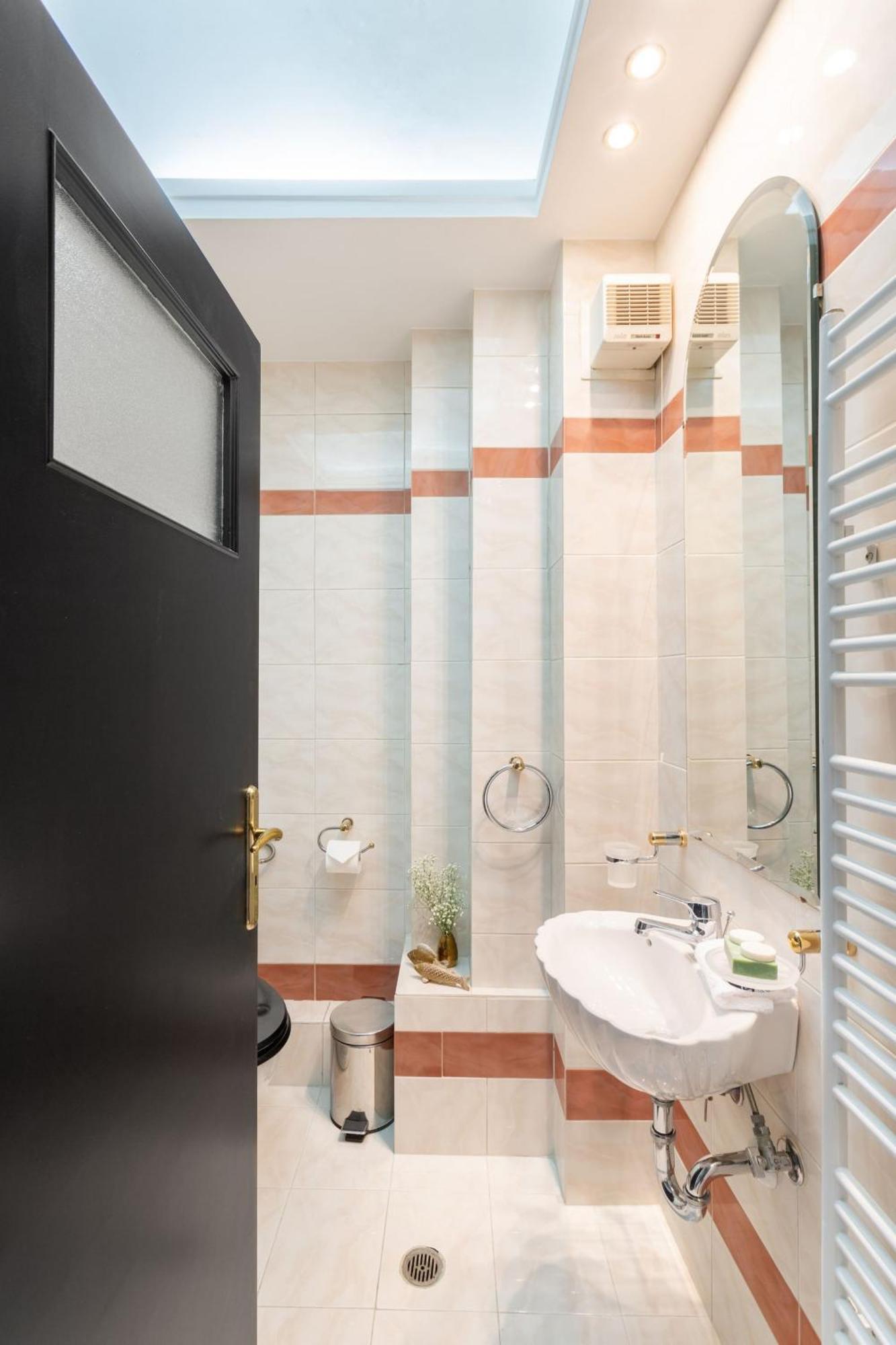 Fresh Detailed Stylish Apartment At Acropolis เอเธนส์ ภายนอก รูปภาพ